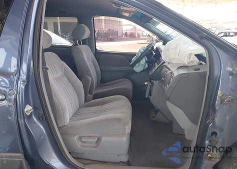 1999 Toyota Sienna Le from USA, damaged, VIN 4T3ZF13C7XU094546